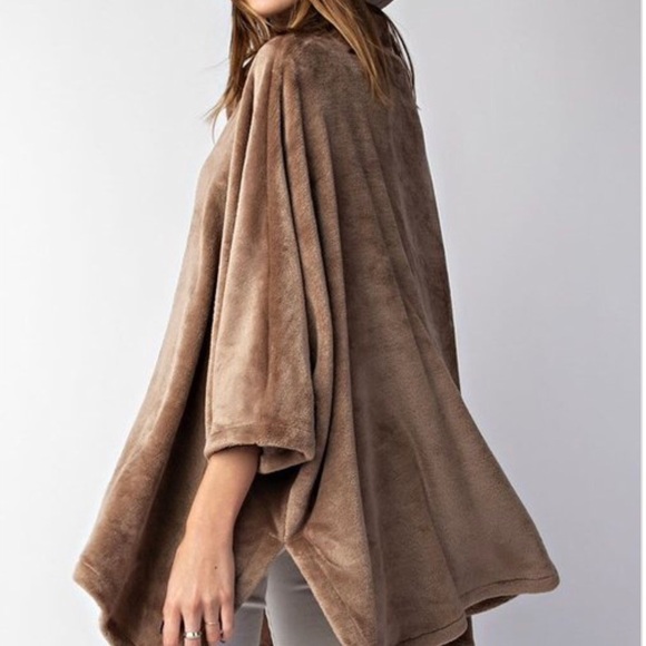 ❄️MAUVE LUXE FLEECE PONCHO - Picture 6 of 7